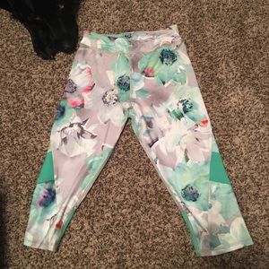 🐳Brand new Adidas crop leggings!🐳